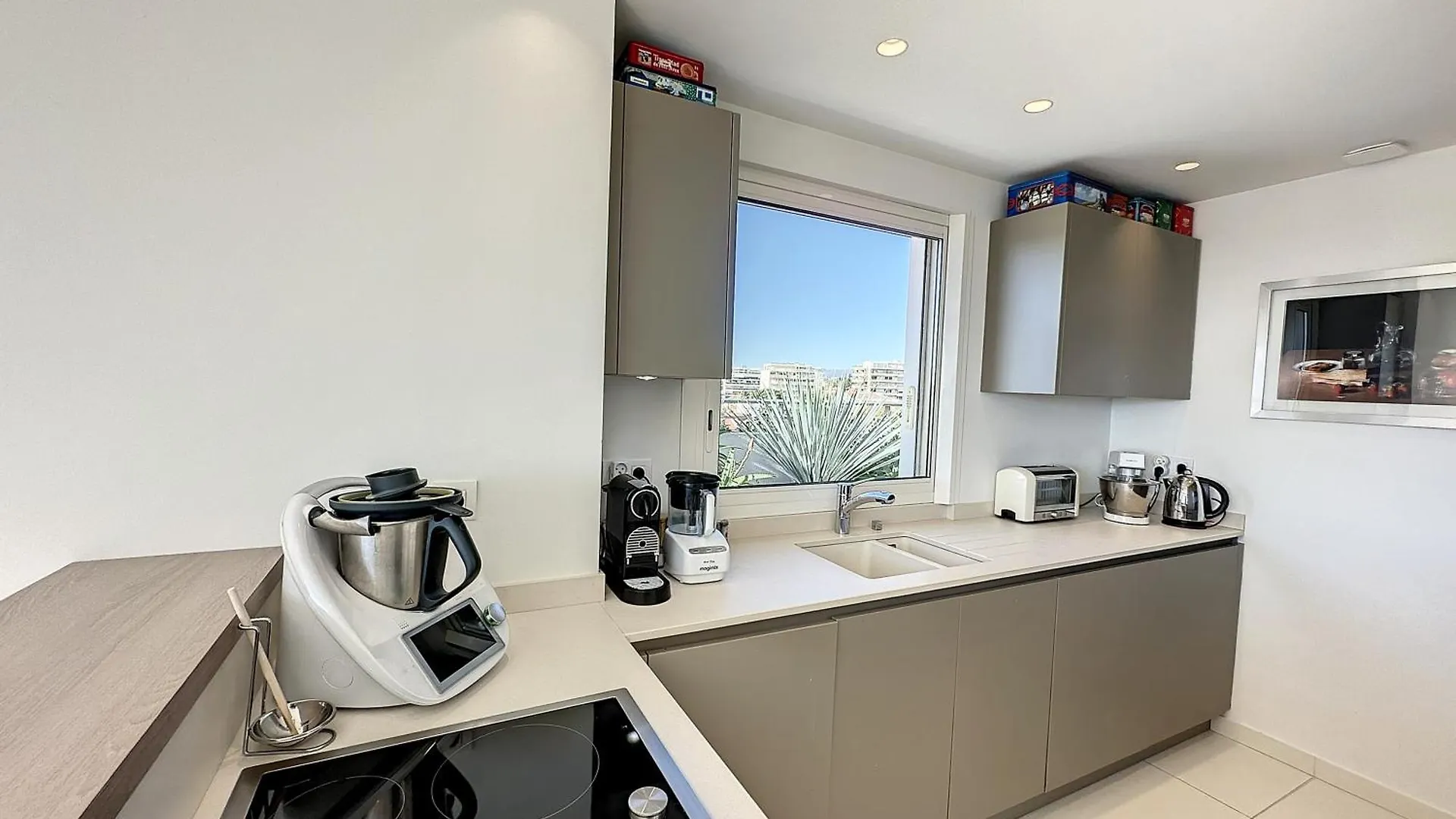Penthouse 2-Bedroom Apartment With 360º Views And Parking Cannes