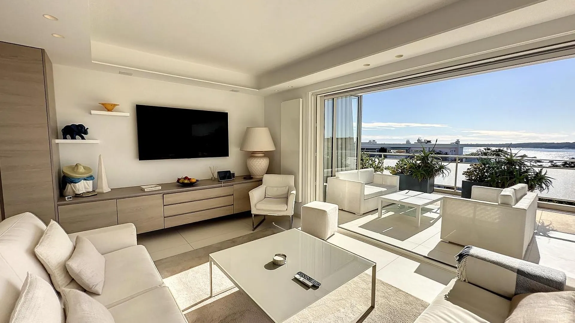 Penthouse 2-Bedroom Apartment With 360º Views And Parking Cannes