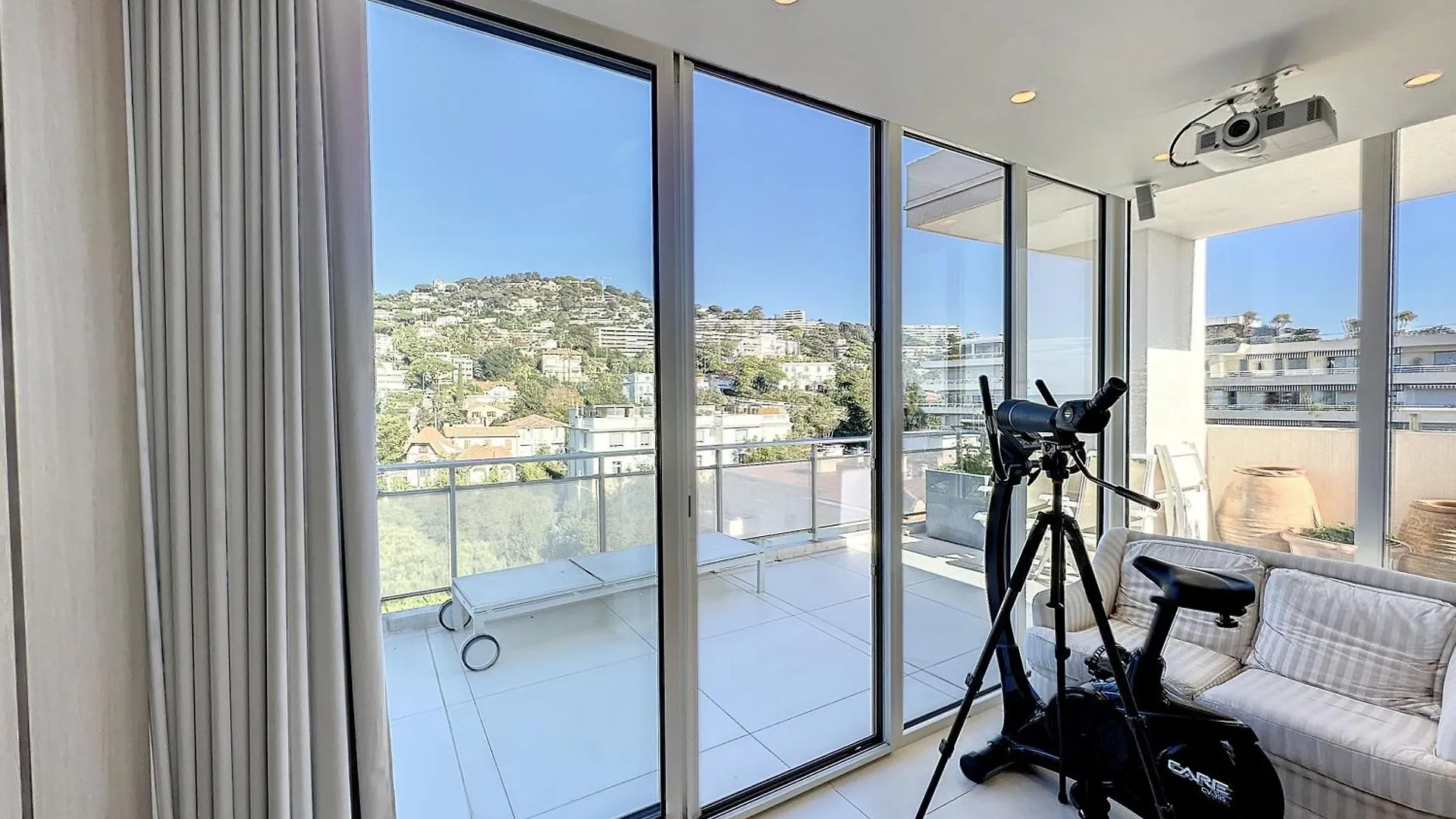 Penthouse 2-Bedroom Apartment With 360º Views And Parking Cannes