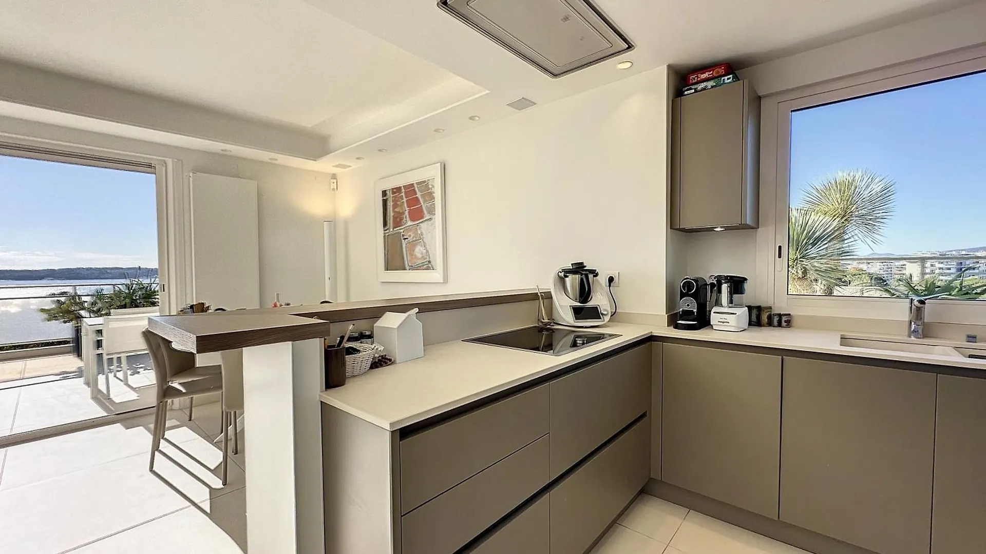 Penthouse 2-Bedroom Apartment With 360º Views And Parking Κάννες