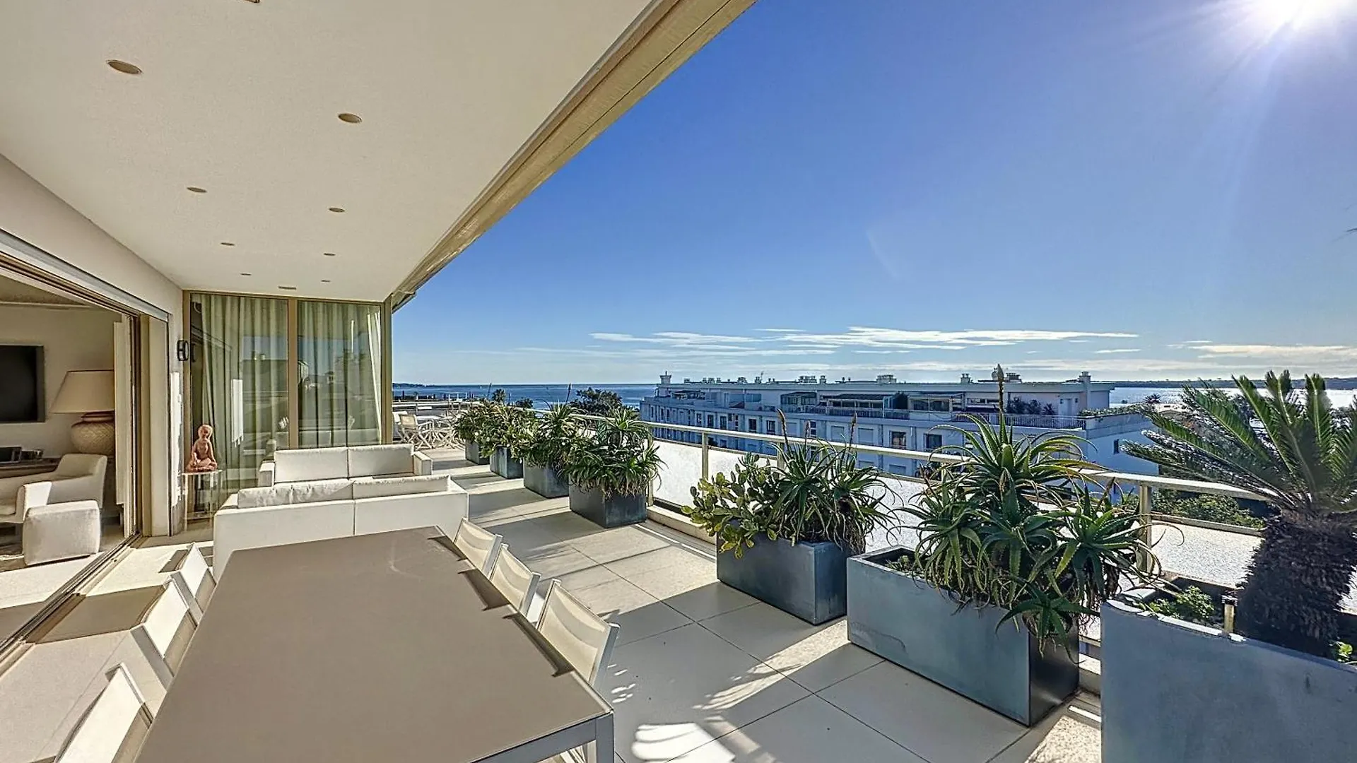 Penthouse 2-Bedroom Apartment With 360º Views And Parking Κάννες