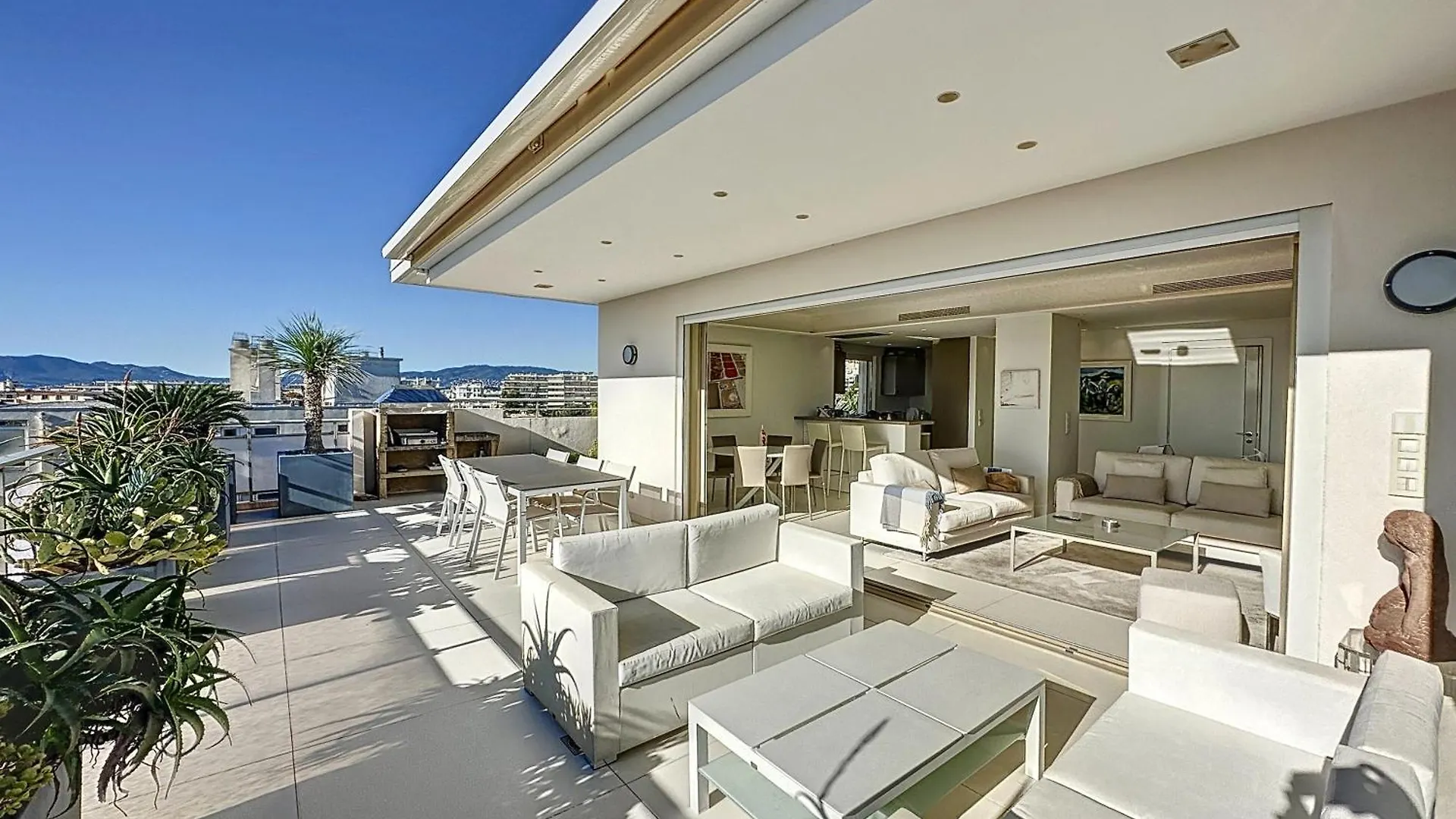 Penthouse 2-Bedroom Apartment With 360º Views And Parking Κάννες 0*,